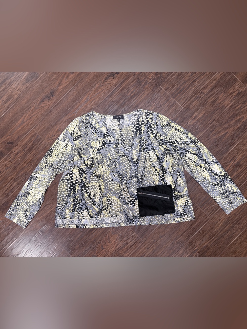 COMFY USA YELLOW BLACK GRAY LONG SLEEVE CROPPED POCKET TOP